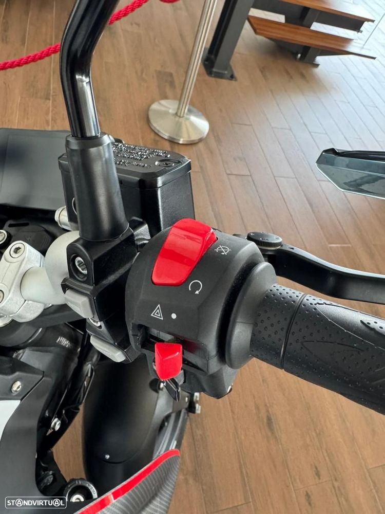 QJ Motor SRK 125S Naked - 18