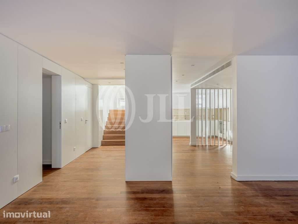 Apartamento T3 duplex com pátio no Palmira 28 Lisboa - Grande imagem: 2/38