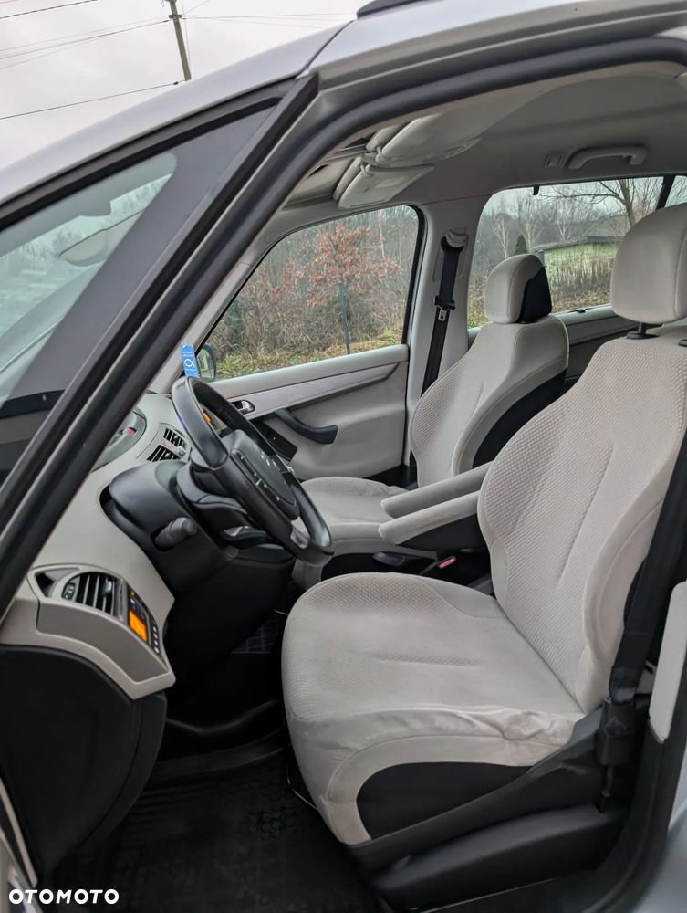 Citroën C4 Picasso 1.8i Impress - 19