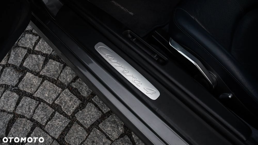 Porsche 911 Carrera 4 PDK - 15