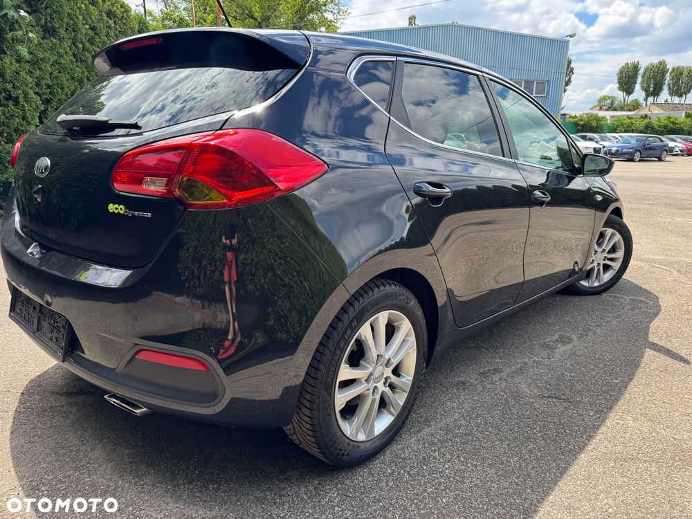 Kia Ceed 1.6 CRDi 128 ISG Fifa World Cup Edition - 8