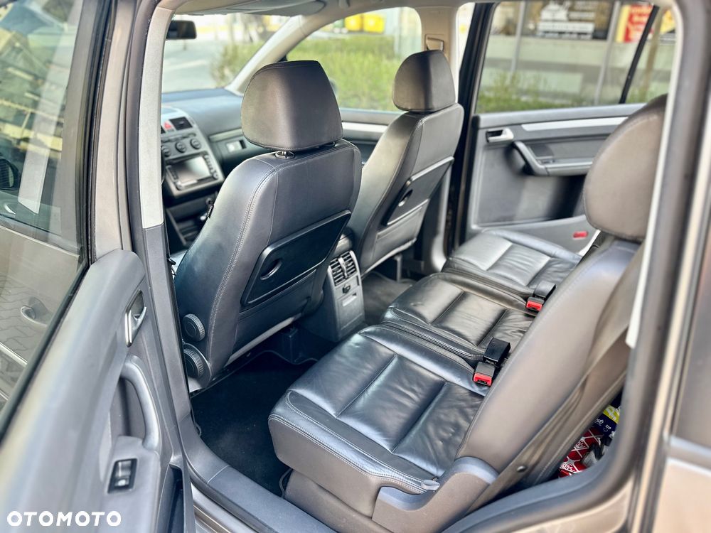 Volkswagen Touran 1.4 TSI DSG Highline - 9