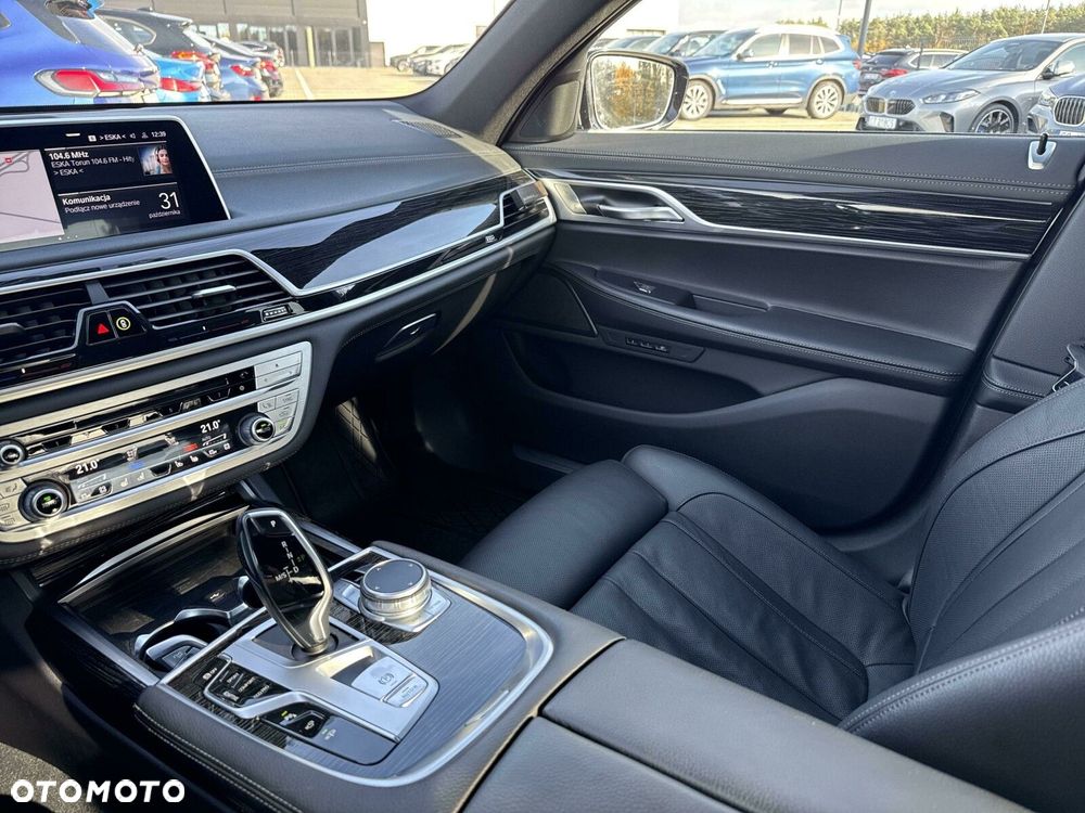 BMW Seria 7 - 33