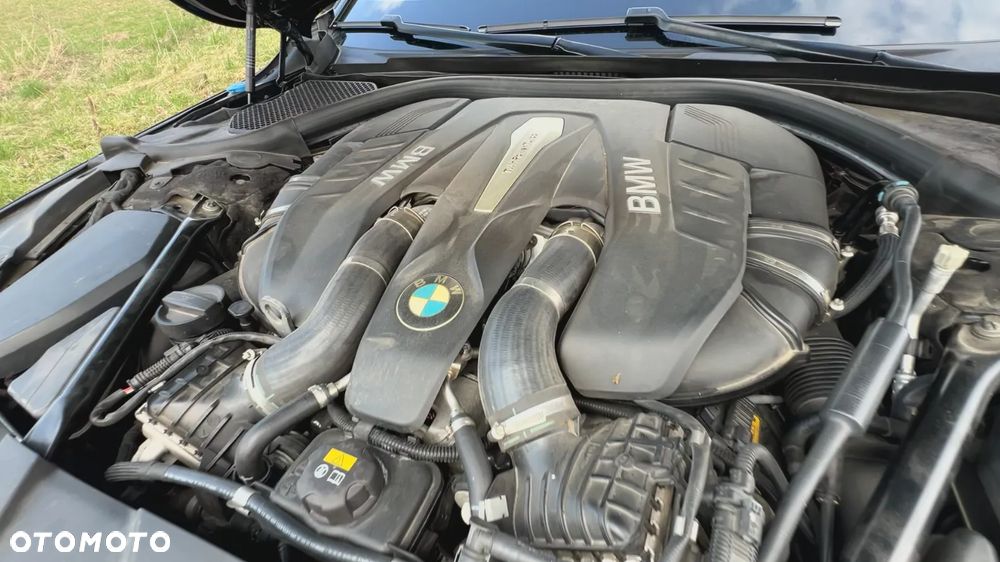 BMW Seria 7 750i xDrive - 26