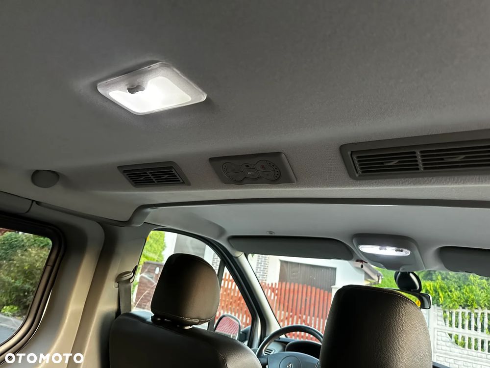 Renault Trafic Grand Passenger Black Edition - 15