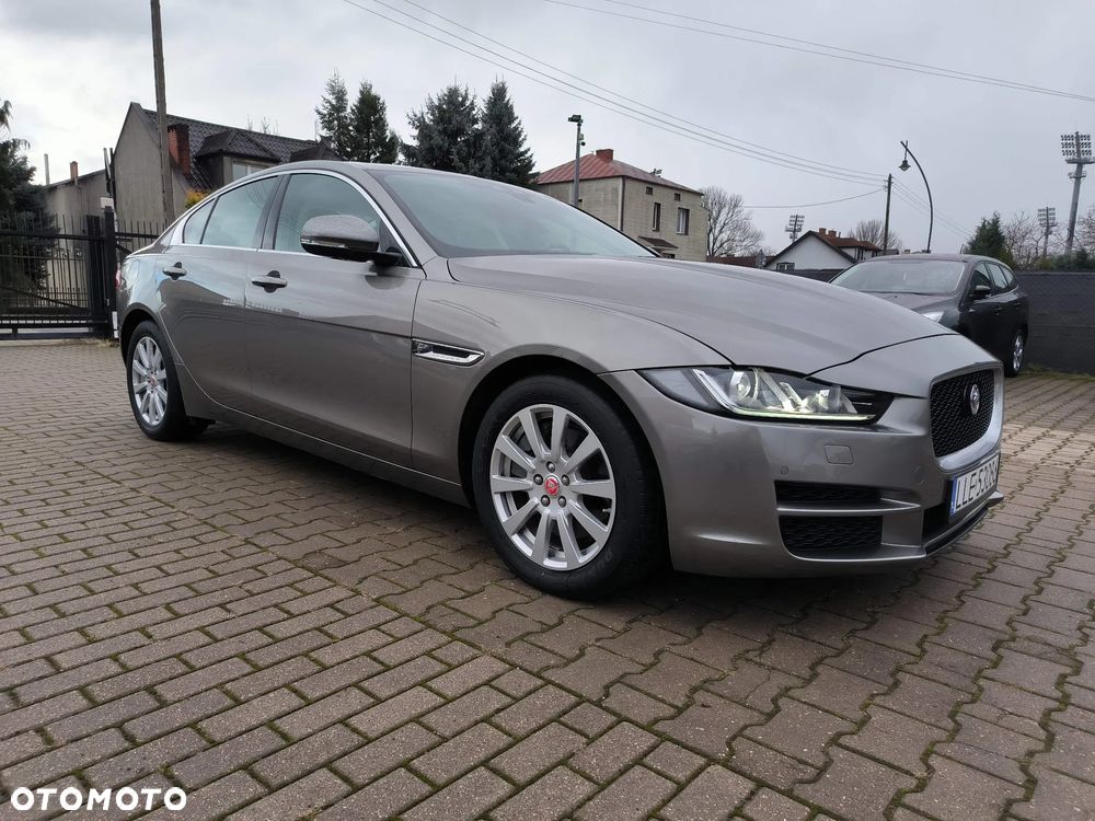Jaguar XE 2.0 T Prestige - 2