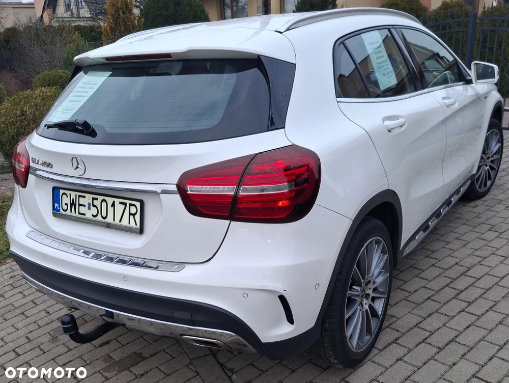 Mercedes-Benz GLA 200 7G-DCT - 6