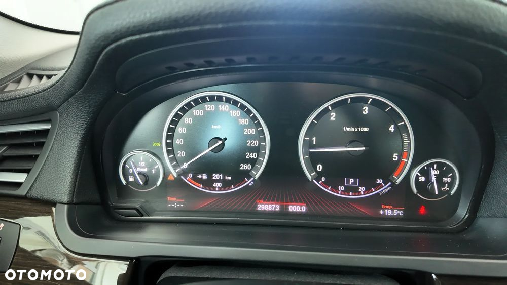 BMW Seria 7 730d - 32