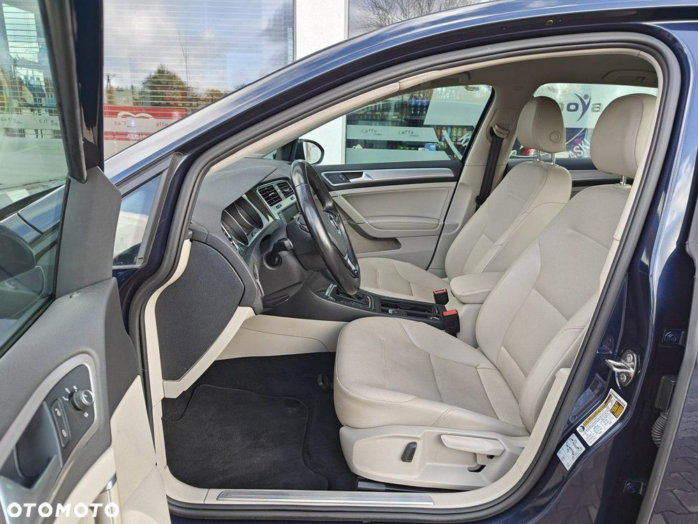 Volkswagen Golf - 10