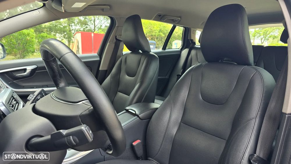 Volvo V60 2.0 D3 Summum - 40
