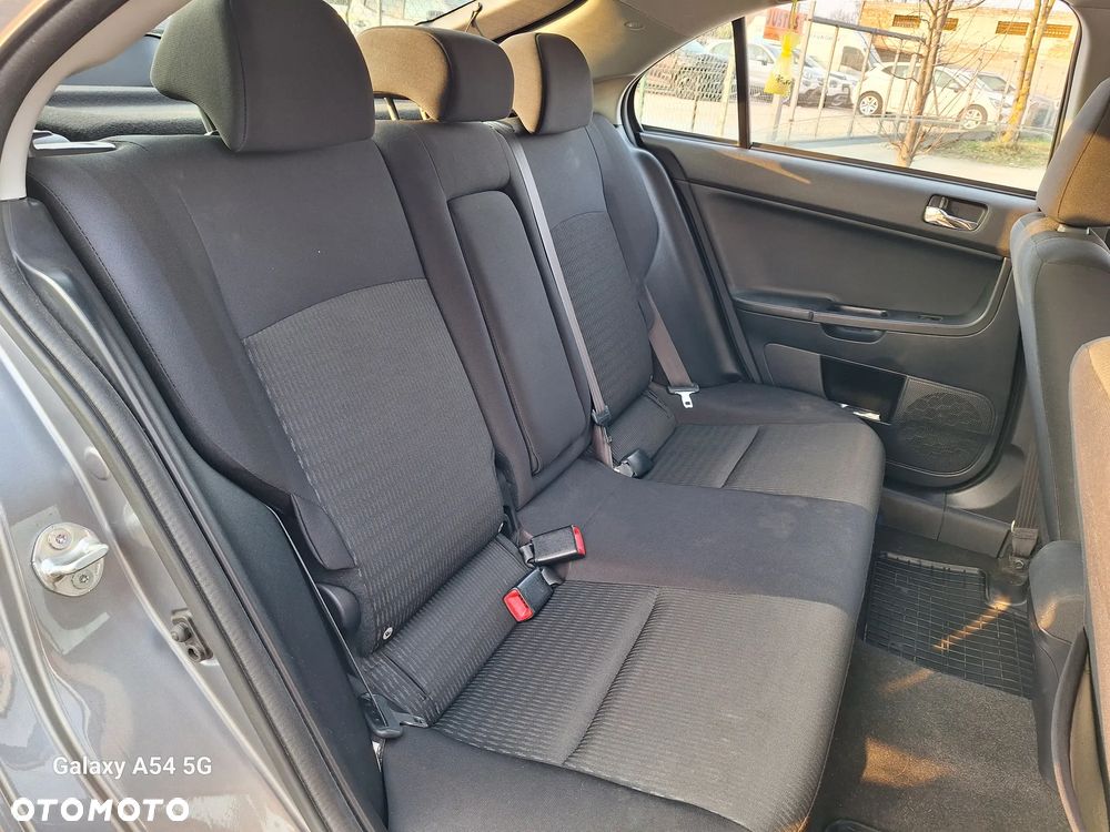 Mitsubishi Lancer 1.6 - 33