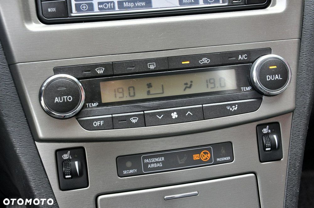Toyota Avensis 1.8 Active - 9
