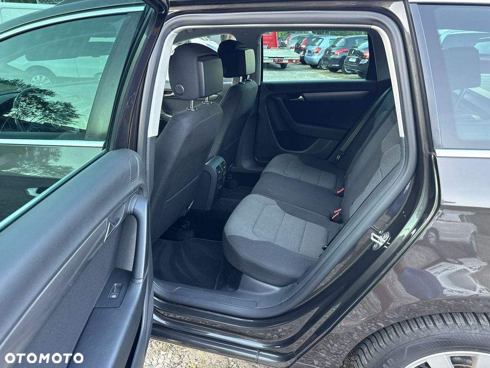 Volkswagen Passat - 20