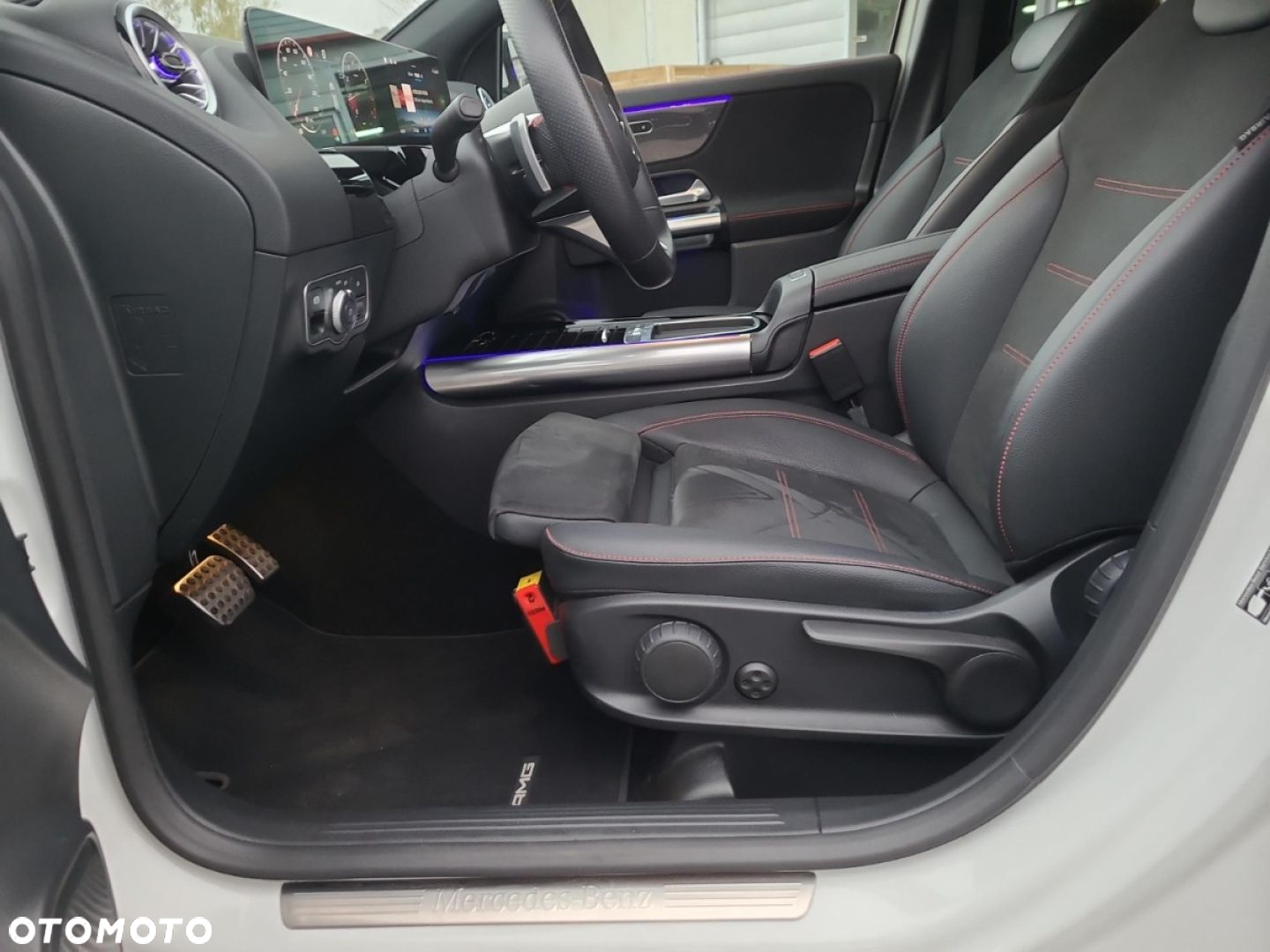 Mercedes-Benz GLA - 13