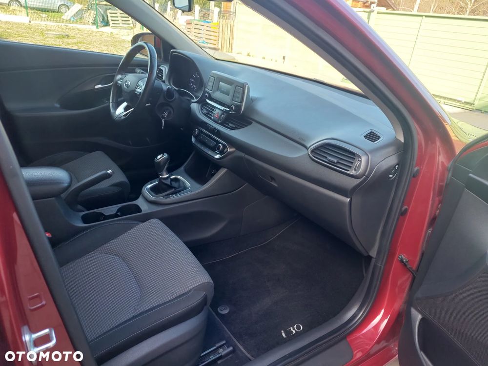 Hyundai i30 1.5 DPI Classic + - 21