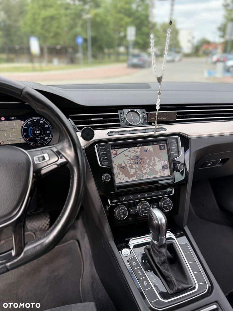 Volkswagen Passat - 9