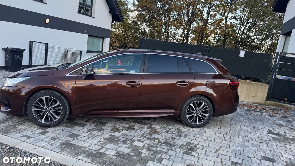 Toyota Avensis 1.6 D-4D Premium - 1