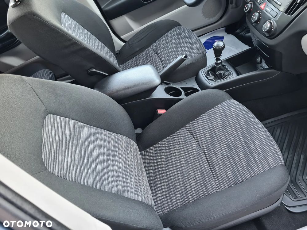 Kia Ceed 1.4 CVVT Attract - 11