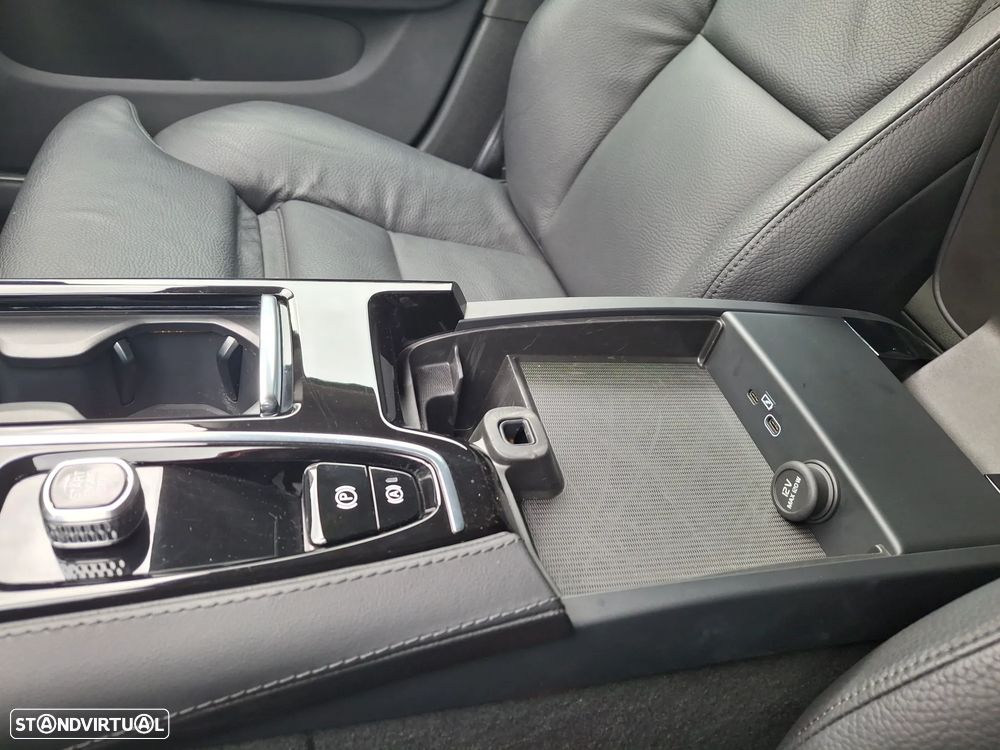 Volvo V60 2.0 T6 AWD TE Plus Dark - 22