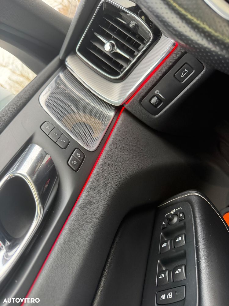 Volvo XC 60 D4 AWD Geartronic RDesign - 18