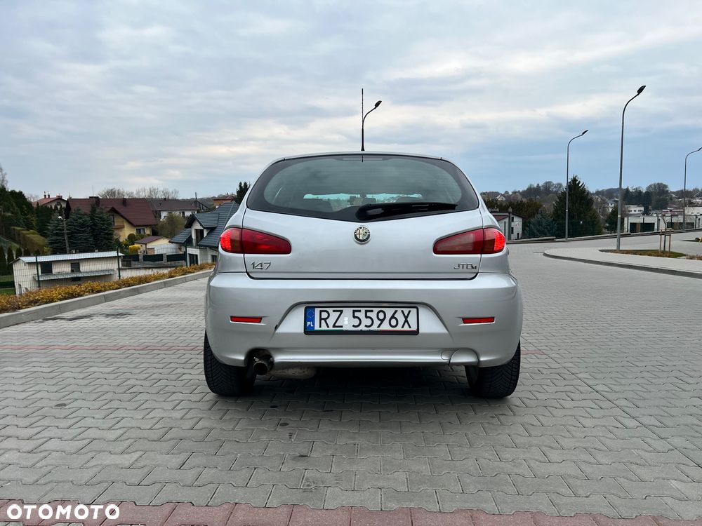 Alfa Romeo 147 1.9 JTD 16V Distinctive - 5