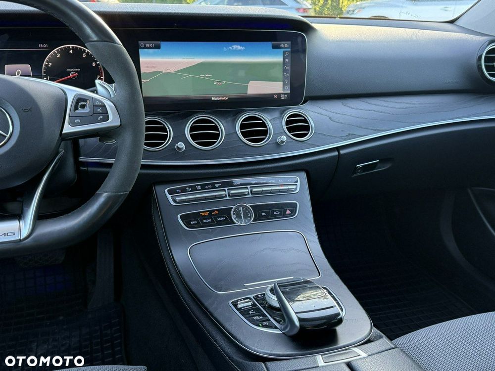 Mercedes-Benz Klasa E 400 4-Matic 9G-TRONIC - 23