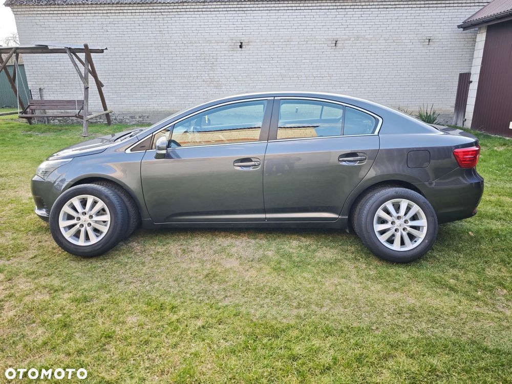 Toyota Avensis 2.0 D-4D Active - 10