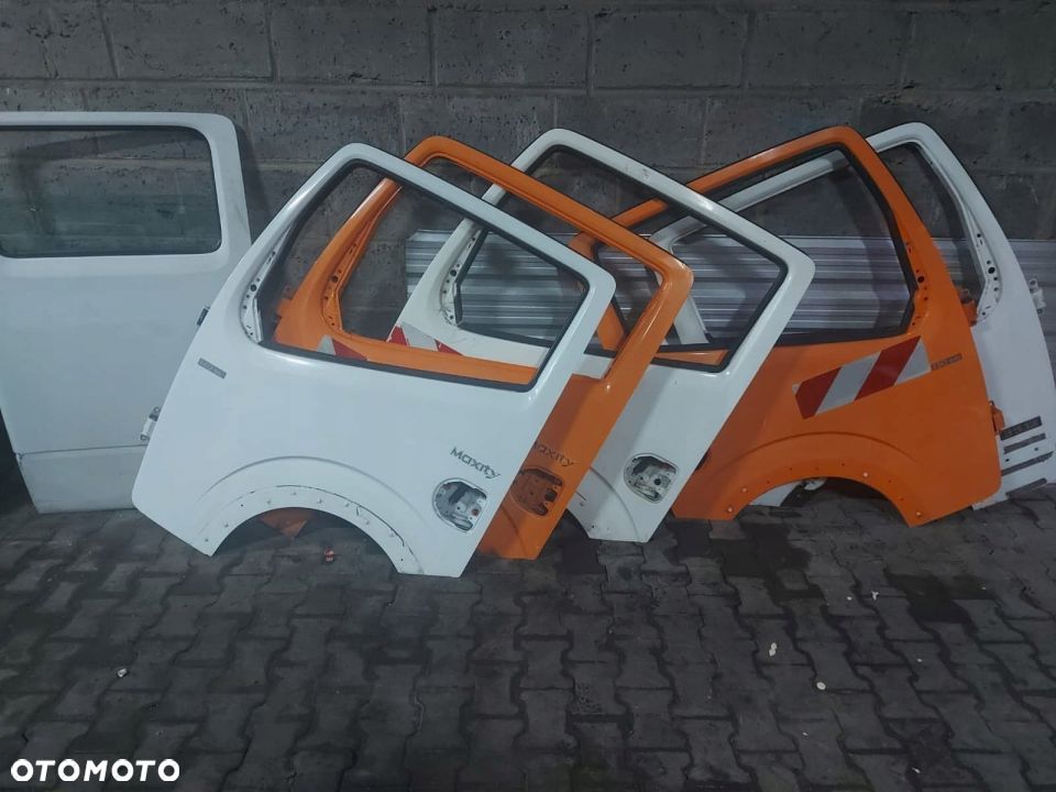 Drzwi prawe dubel kabina Maxity Cabstar - 3