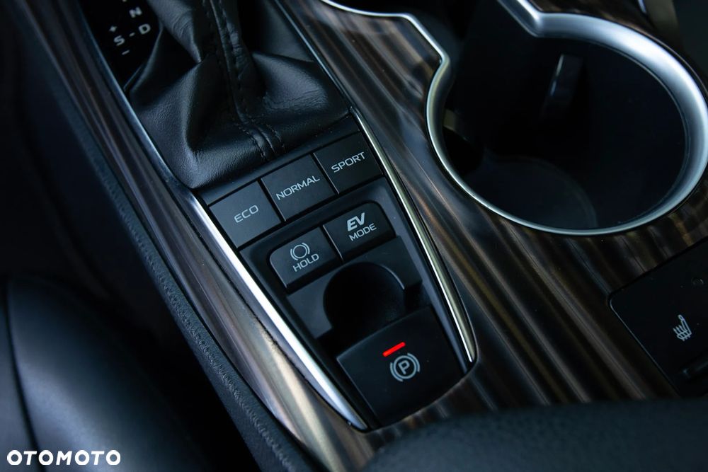 Toyota Camry 2.5 Hybrid Executive CVT - 32