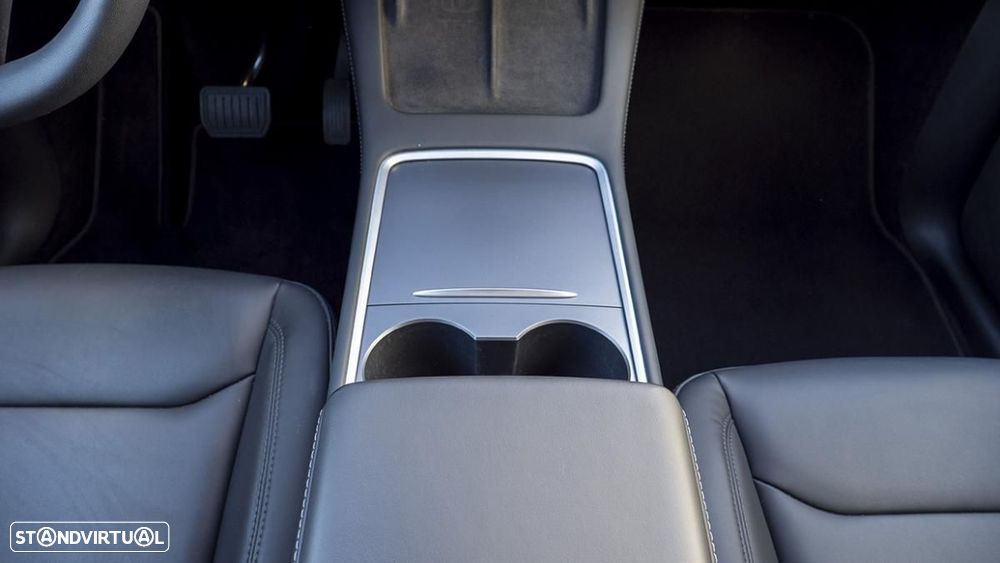 Tesla Model Y Long Range Dual Motor AWD - 14