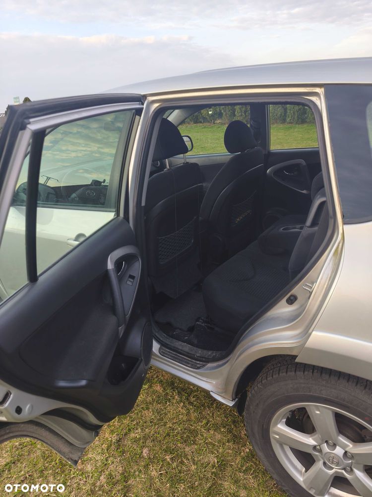 Toyota RAV4 - 7