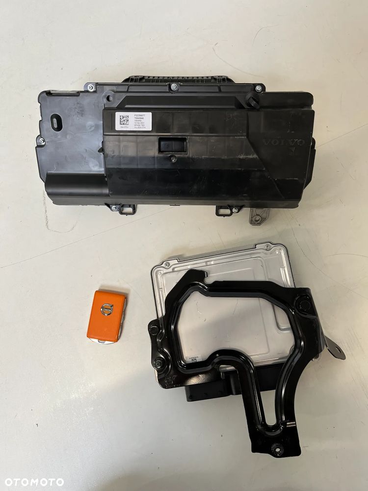 Volvo XC40 1.5 BENZYNA 9tys km 21r STEROWNIK SILNIKA komputer 32360463 - 2