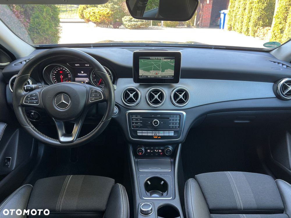 Mercedes-Benz GLA 200 7G-DCT AMG Line - 26