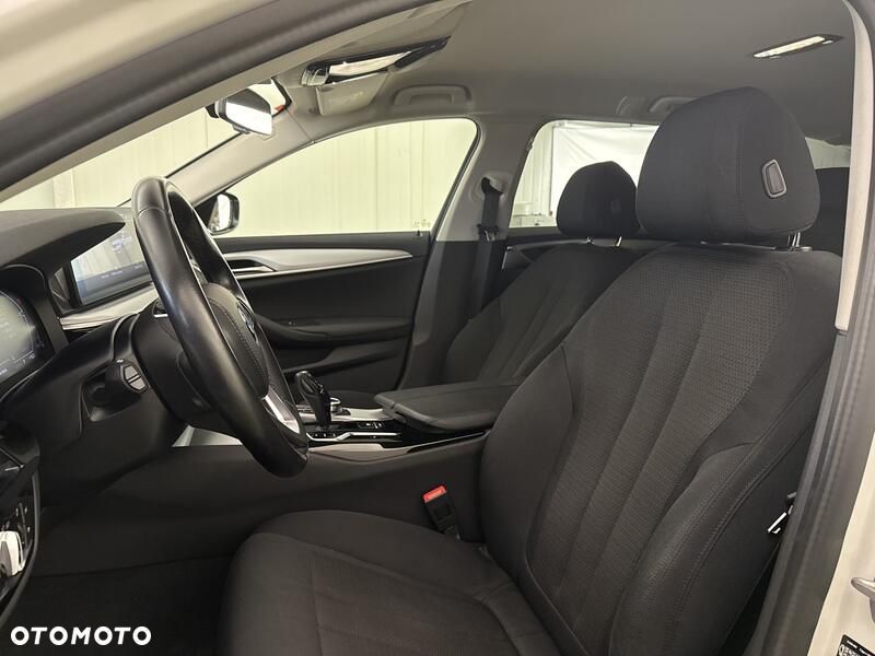 BMW Seria 5 520d xDrive mHEV - 11