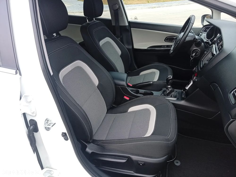 Kia Ceed - 34
