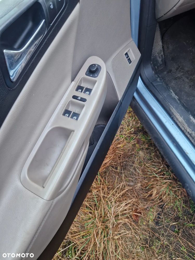 Volkswagen Passat 2.0 TDI DPF DSG Individual Chrom dunkel - 14