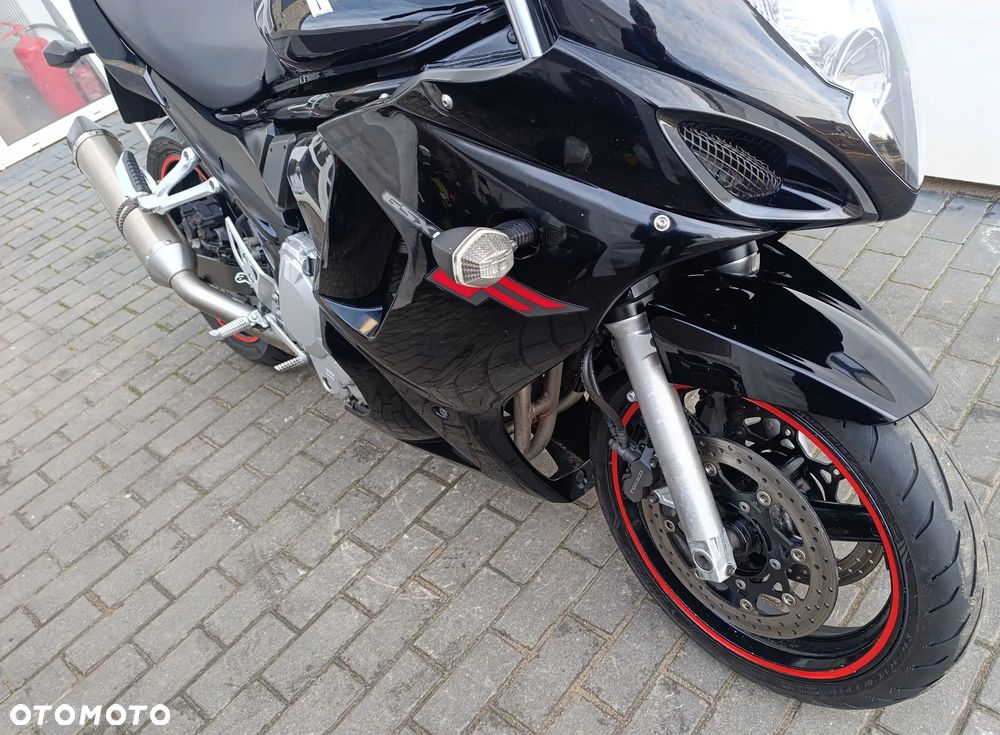 Suzuki GSX - 28