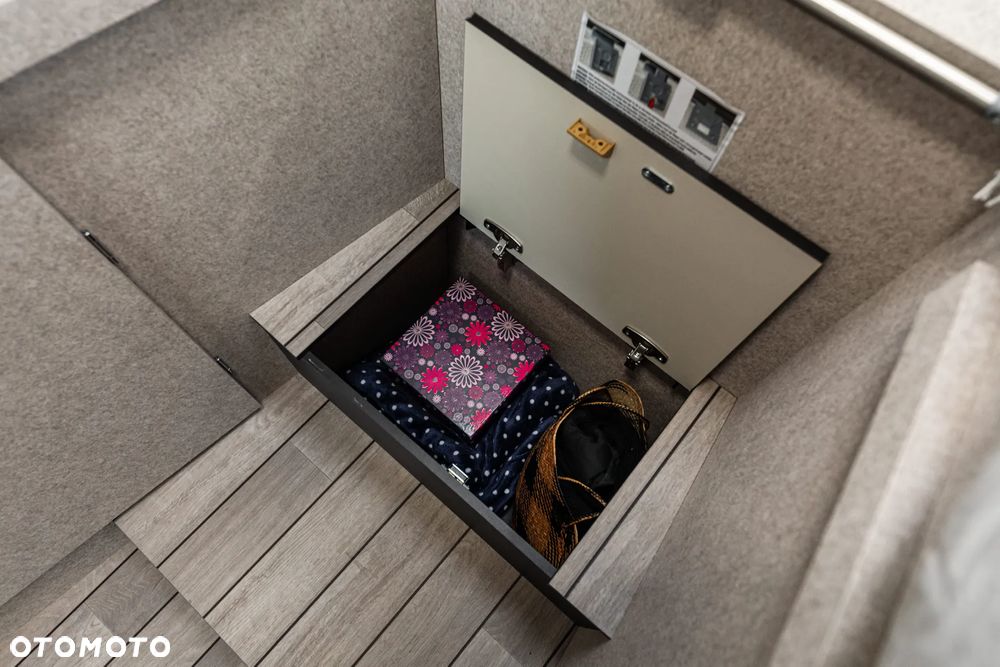 McLOUIS MC4 373 - 5 osobowy - 23