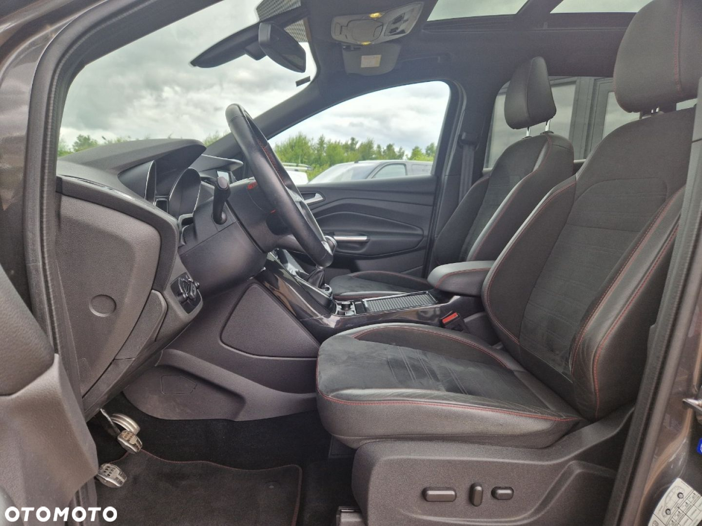 Ford Kuga 1.5 EcoBoost 2x4 ST-Line - 5