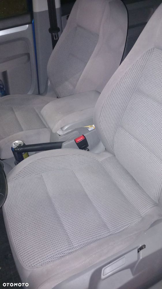 Volkswagen Touran 2.0 TDI Trendline DSG - 11