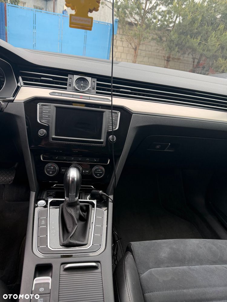 Volkswagen Passat 2.0 TDI SCR DSG - 9