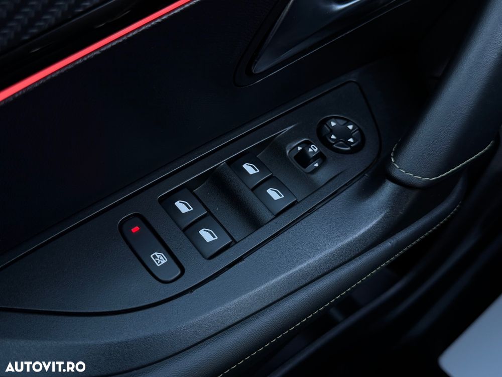 Peugeot 2008 e-2008 GT Line - 23