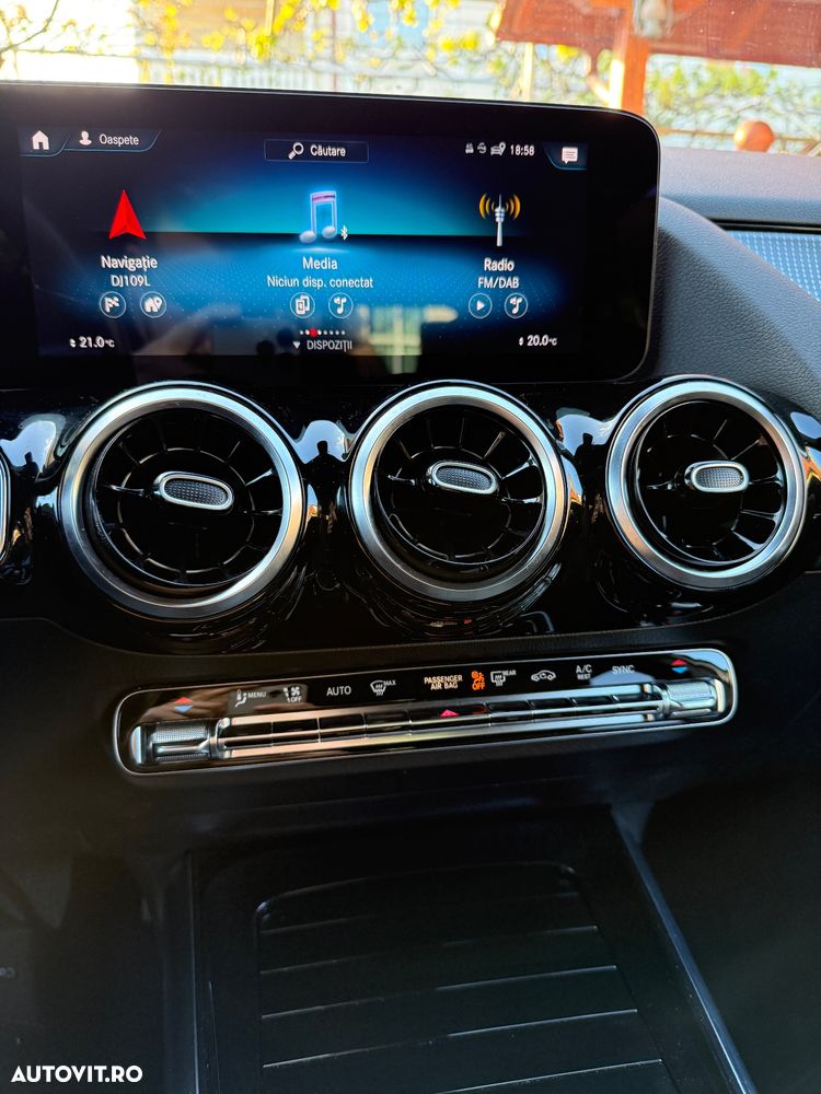 Mercedes-Benz GLA - 28