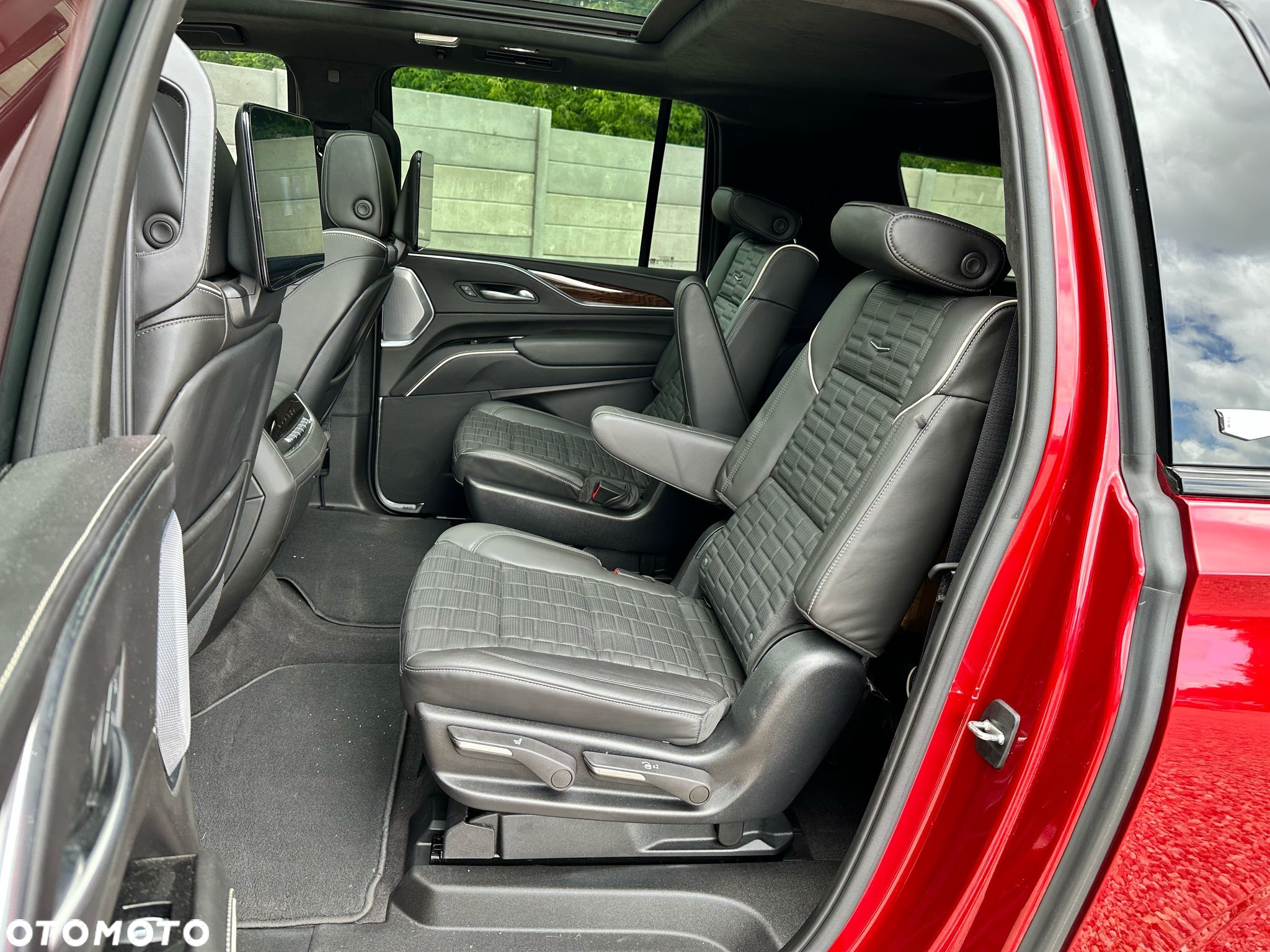 Cadillac Escalade - 15