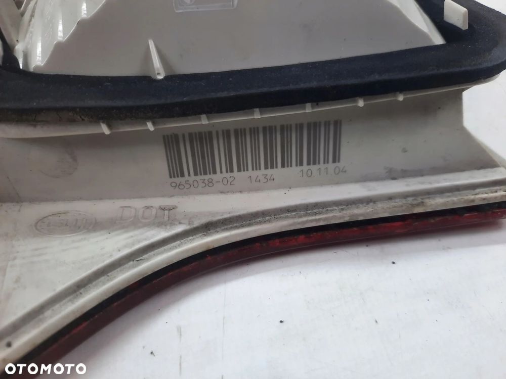 LAMPA W KLAPĘ PRAWY TYŁ AUDI A4 B7 SEDAN - 4