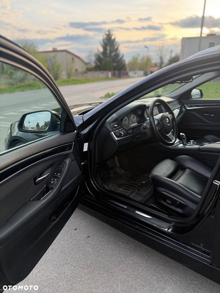 BMW Seria 5 520d xDrive - 12