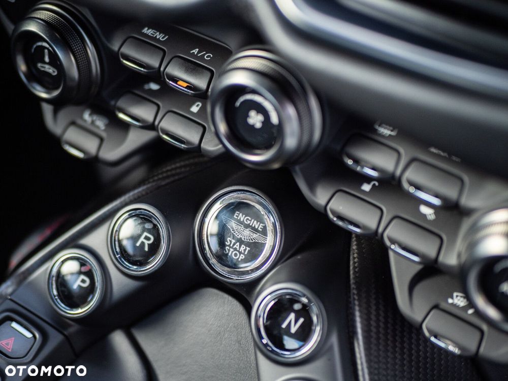 Aston Martin V8 Vantage - 18