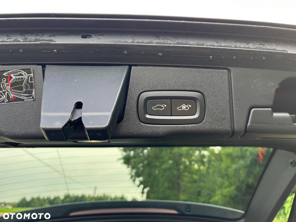 Volvo XC 60 D5 AWD Geartronic Inscription - 24