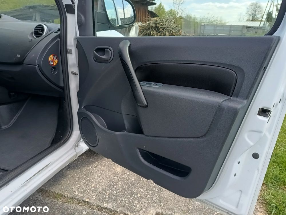 Renault Kangoo wersja MAXI LONG 1.5 diesel 90kM 2016 rok WEBASTO, NIEWIELKI PRZEBIEG-160tyś. SPRAWNY 100% ZAREJESTROWANY!!! - 29