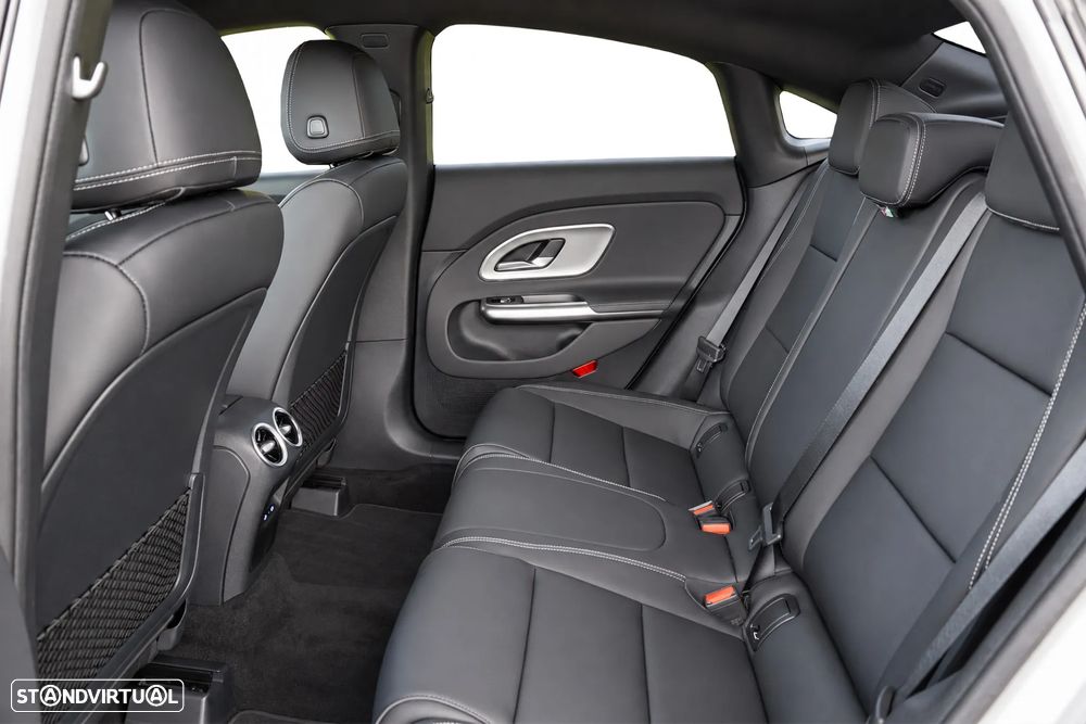 Mercedes-Benz CLA 180 Standard - 17